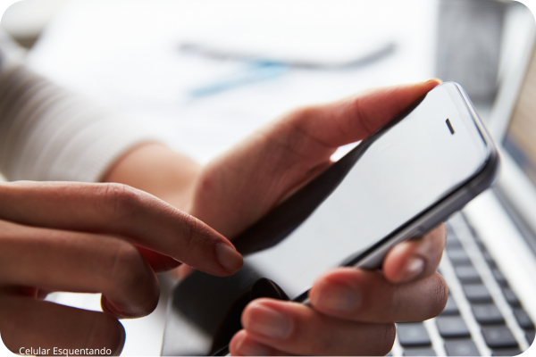 Celular Esquetando Muito